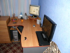 Продам стол компьютерный угловой б. у.