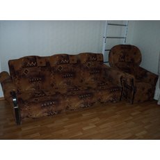 Продам б/у диван и 2 кресла