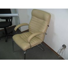 Продам офисные кресла кожа бу