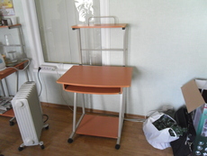 Продам компьютерный столик