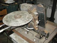 Станок для заточки дисковых пил.