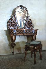 Туалетный столик ручной работы из массива "дракон"