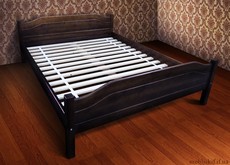 Кровать из массива дерева