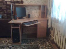 Продам компьютерный стол б/у