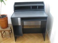 Продам компьютерный стол с навесной полочкой