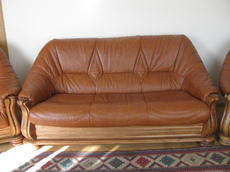 Продам кожаный диван и два кожаных кресла (комплект)