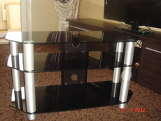 Продам тумбу под телевизор