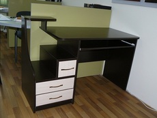 Cтол компьютерный 880 грн.