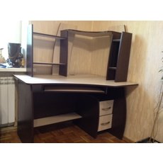 Продам угловой компьютерный стол