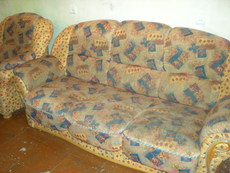 ПРОДАМ ДИВАН-КРОВАТЬ И КРЕСЛО, Б/У, НЕДОРОГО.