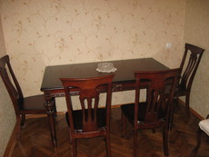 Стол и стулья