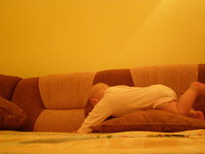 Продам угловой диван и кресло