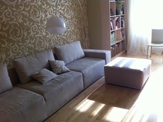 Диван светло-бежевый + пуф, тканевый раскладной