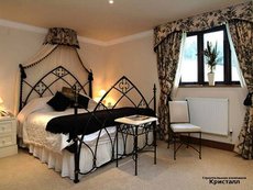 Кровати, столы, стулья кованые