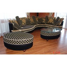 угловой диван, столик и пуф в арабском стиле