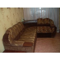 Продам угловой диван с дополнительной тумбой для белья.