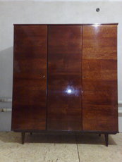 Шкаф платяной