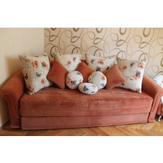 Продам курглый раскладной диван+10 декор подушек+2 кресла