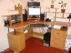 Продам б/у угловой компьютерный стол