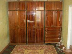 Продам стенку с комодом