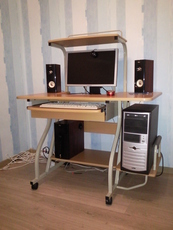 Продам компьютерный стол