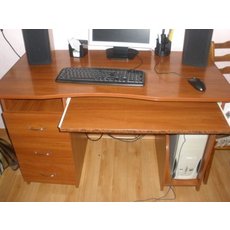 продам компьютерный стол