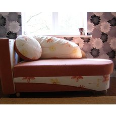 Персиковый диванчик