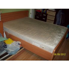 Продам 2х спальную кровать с матрасом