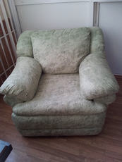 Кресло раздвижное большое б/у, но им не пользовались