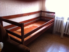 Деревянная кровать