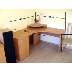 компьютерный стол и комод