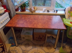 Продаю кухонный стол