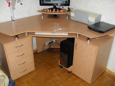 продам компьютерный стол