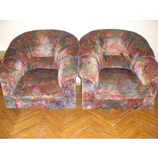 Срочно продам мягкий уголок: диван и 2 кресла