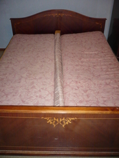 Мебельный гарнитур (можно отельно:кровать, тумбы, трюмо, шка