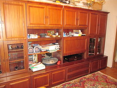 продам мебельную стенку Югославия 86 года выпуска