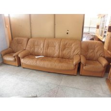 Продам бу кожаный диван и два кресла светло-коричневого цвет