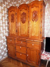 Продам антикварный шкаф (буфет дерево, орех)