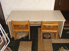 Продам парту детскую + 2 стульчика