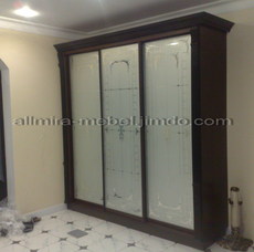 Шкафы-купе с натурального дерева в Киеве Киевской обл.