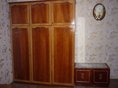 Продам шкаф и тумбочку!