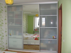 Шкаф-купе трехдверный белый