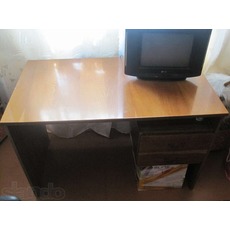 Срочно продам мебель (Шкаф и письменный стол)