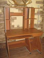 Продаю компьютерный стол