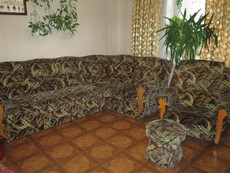 Угловой диван и два кресла Б/у