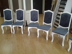 Белые стулья