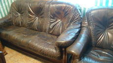 Продам кожаный гарнитур в дубовом каркасе