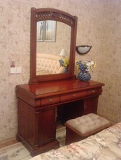 Продам туалетный столик