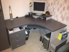 Продам СРОЧНО качественный компьютерный угловой стол