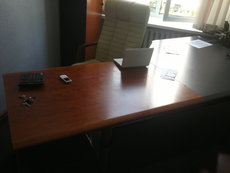 Стол руководителя б/у как новый 1200 грн.